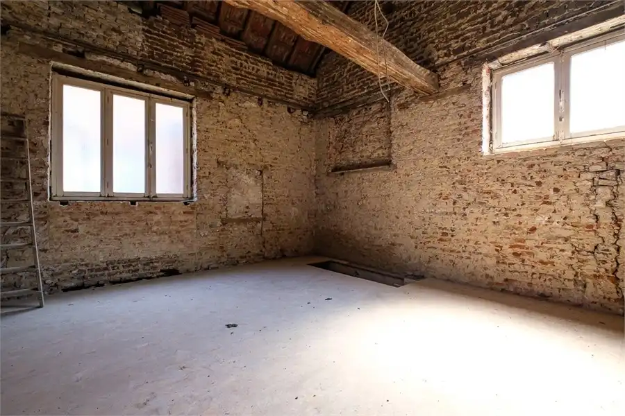 KNAP HANDELSPAND MET VEEL MOGELIJKHEDEN IN HET STADSCENTRUM VAN SINT-TRUIDEN foto 14