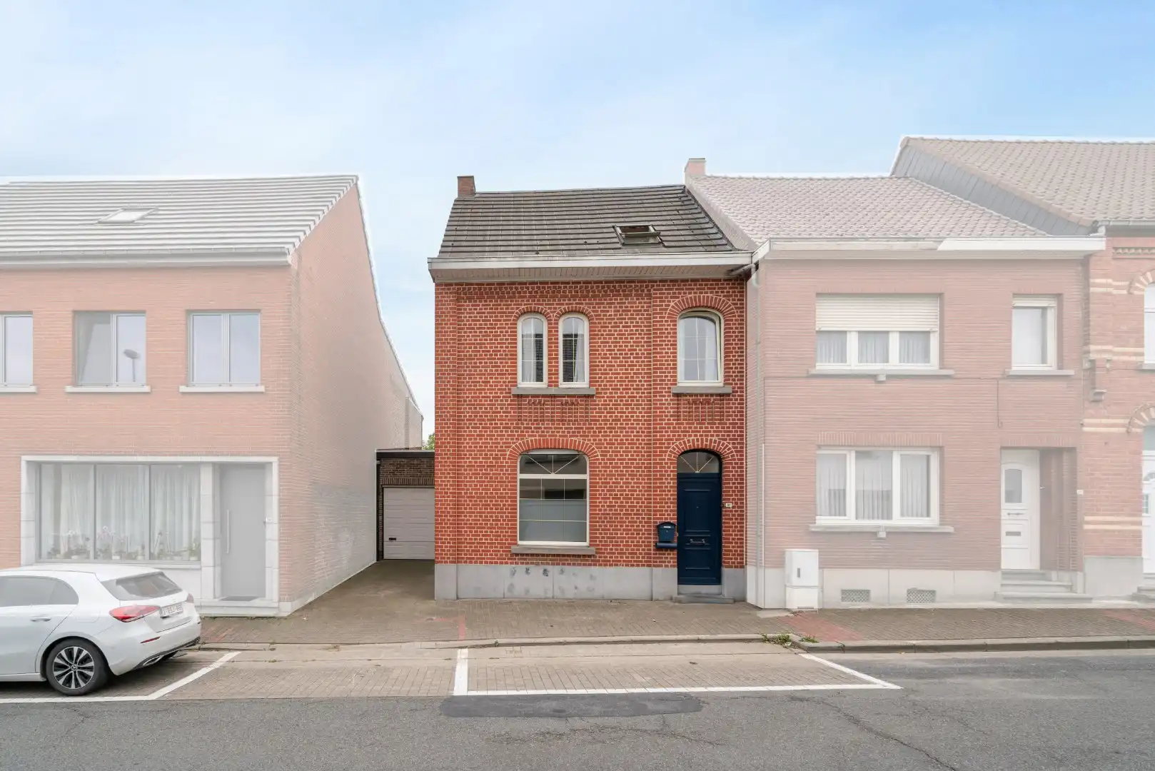 Instapklare woning met 3 slaapkamers en ruime tuin - MERE foto {{pictureIndex}}