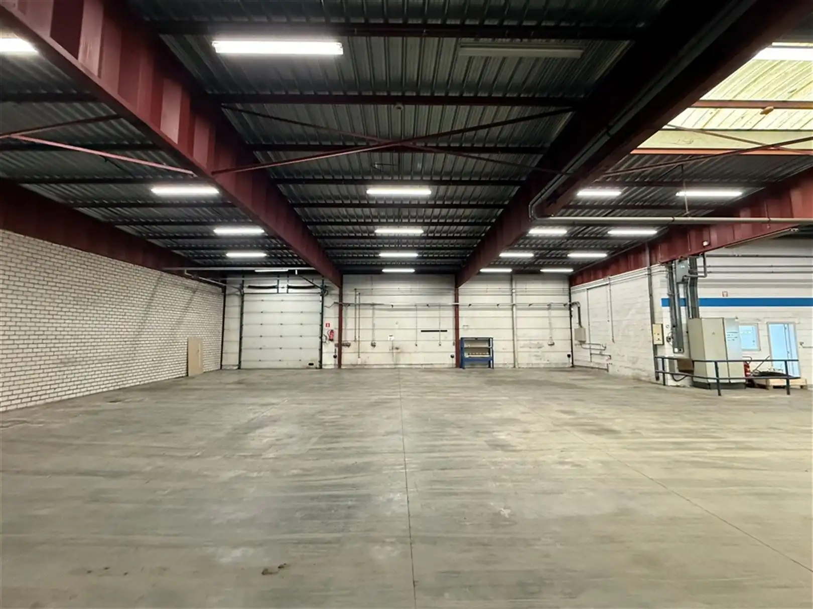 B2B Showroom met buitenterrein op zichtlocatie foto 14