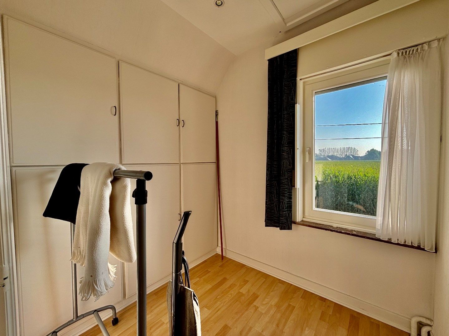 Goed onderhouden alleenstaande woning. Opp: 6800m². foto 23