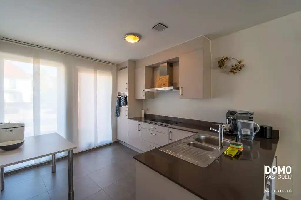 RUIM GELIJKVLOERS APPARTEMENT MET 2 SLAAPKAMERS, TERRAS EN PARKEERGELEGENHEID TE HASSELT (SINT-LAMBRECHTS-HERK) foto 5