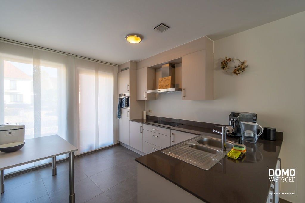 RUIM GELIJKVLOERS APPARTEMENT MET 2 SLAAPKAMERS, TERRAS EN PARKEERGELEGENHEID TE HASSELT (SINT-LAMBRECHTS-HERK) foto 5