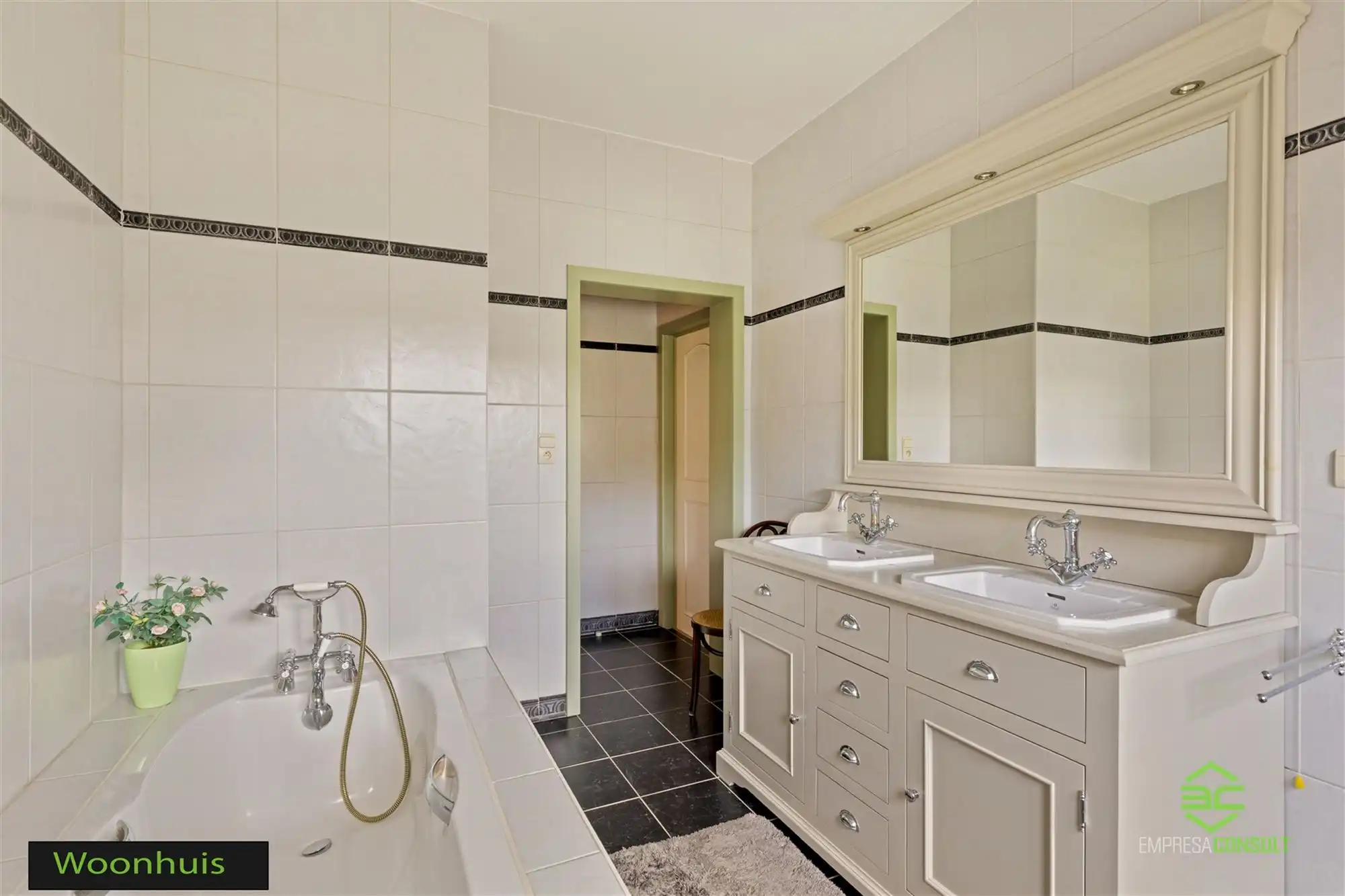 Ruime woning met 8 slpk + 1 magazijn op 21a 24ca! foto 19