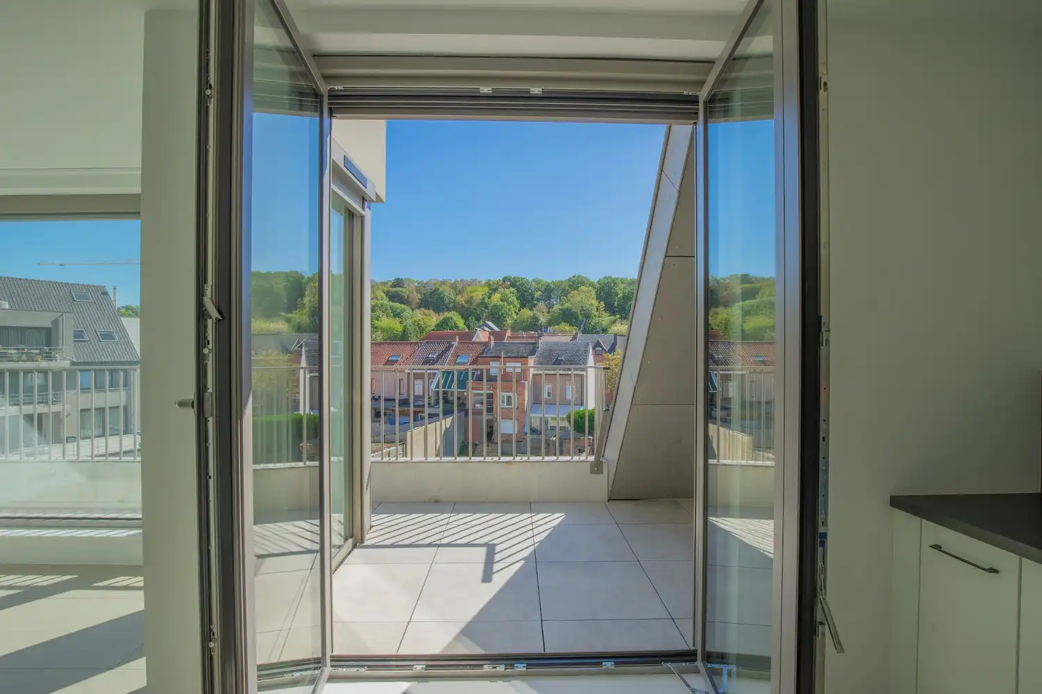 Energiezuinig dakappartement met 1 slaapkamer, aparte dressing/bureau, terras en ondergrondse staanplaats in Residentie Luster foto 9