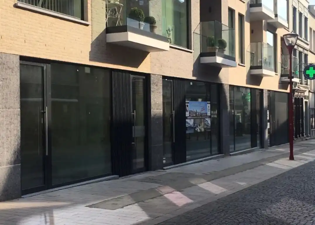 CASCO NIEUWBOUW HANDELSGELIJKVLOERS NAAST HANS ANDERS foto 2