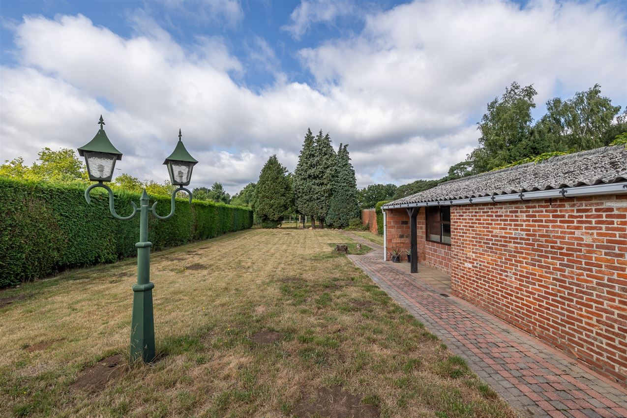 Vrijstaande woning met 3slk op 22a40ca op strategische ligging foto 48