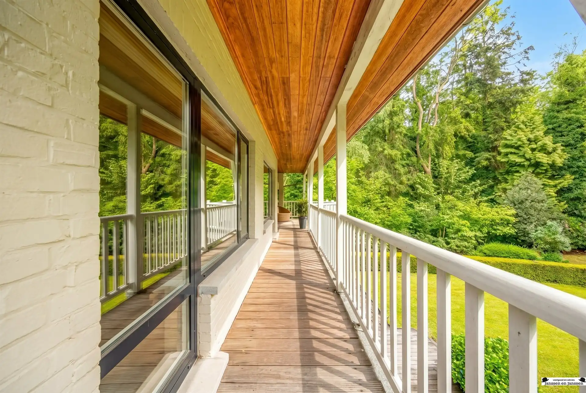 Exclusieve villa op royaal perceel van 3.000 m² grenzend aan uniek natuurdomein foto 20