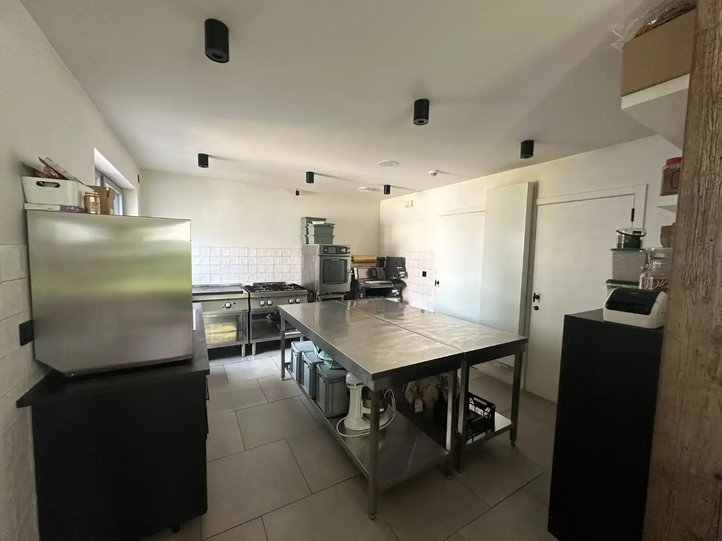 Volledig gerenoveerd en instapklaar horecapand op toplocatie in Oelegem foto 9