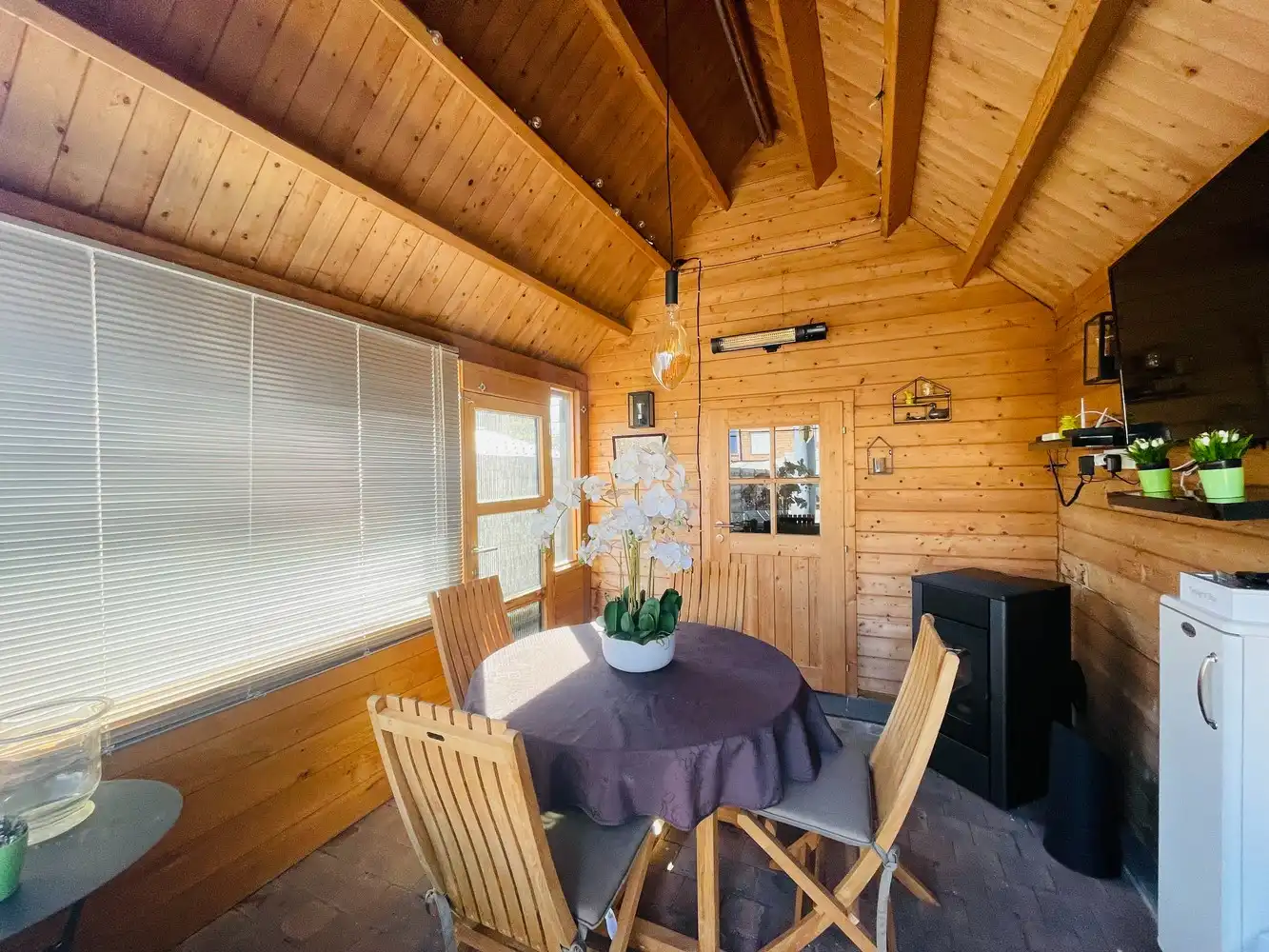 Sint-Andries,Uiterst verzorgd INSTAPKLAAR ENERGIEZUINIG woonhuis ( reno 2019) met grote, zonnige ZUIDWESTgerichte aangelegde terrastuin en prachtig ingericht HUISJE achteraan in de tuin, foto 8