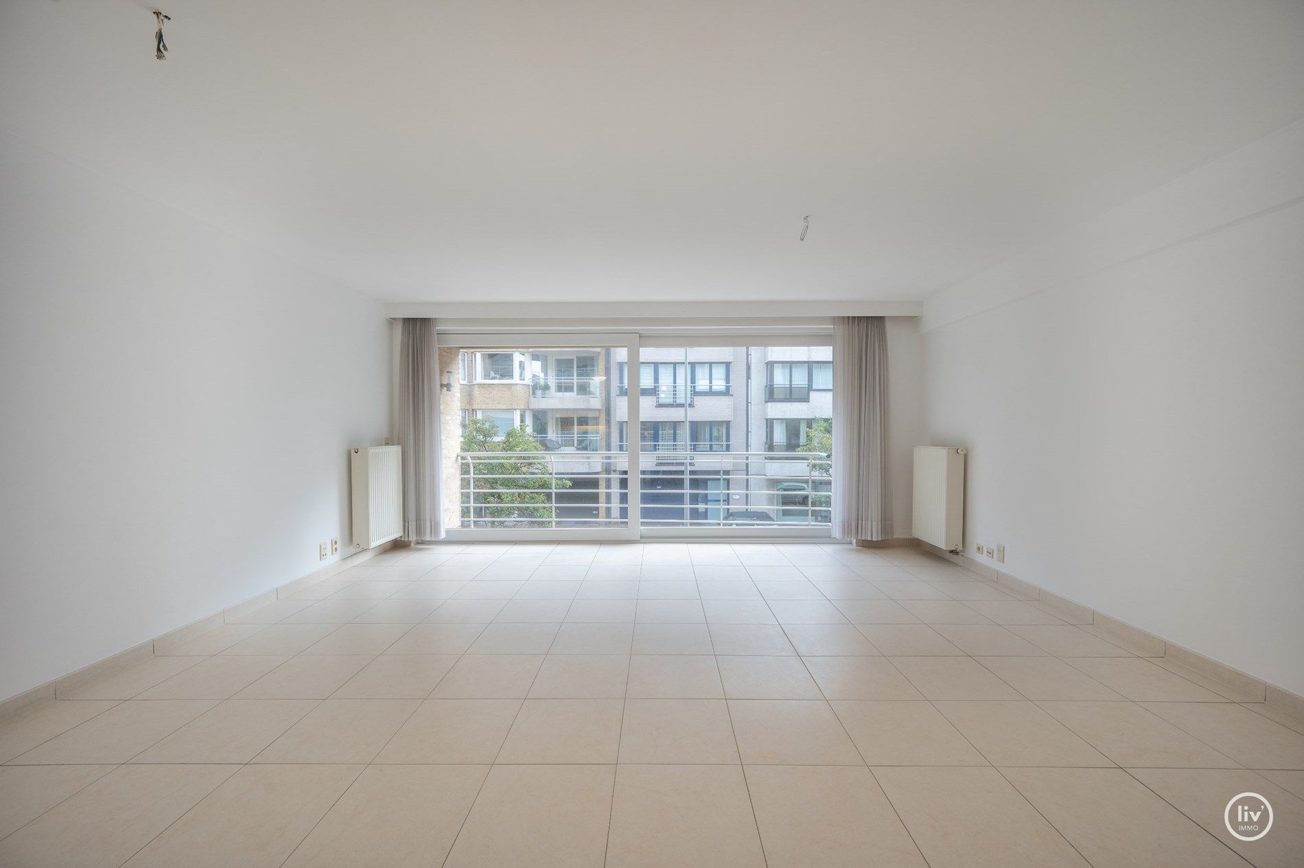 Aangenaam ruim 2 slaapkamerappartement centraal gelegen op de Paul Parmentierlaan te Knokke. foto 6