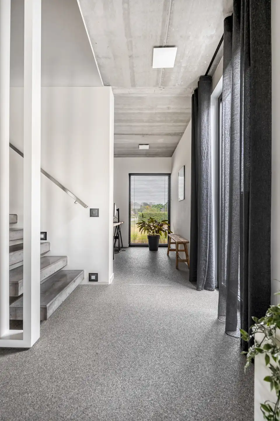 Moderne woning met tuin en bijgebouw in rustige wijk foto 11