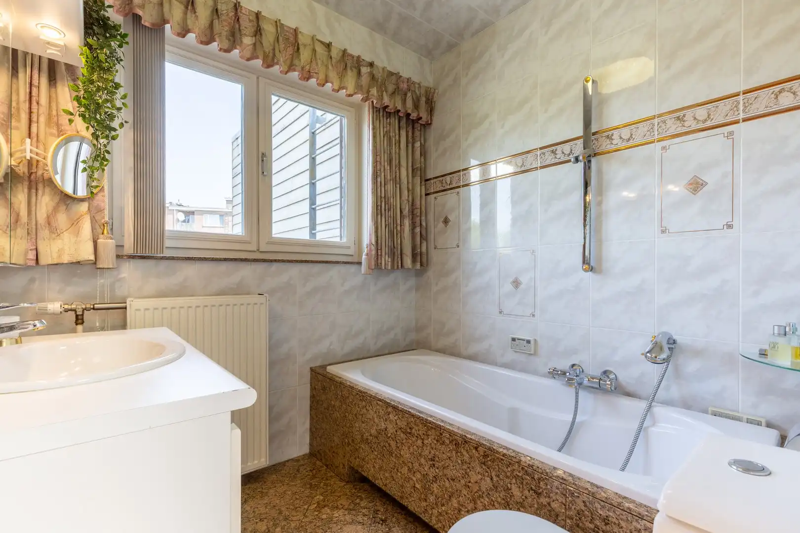 Zeer lichtrijke woning met unieke veranda foto 16