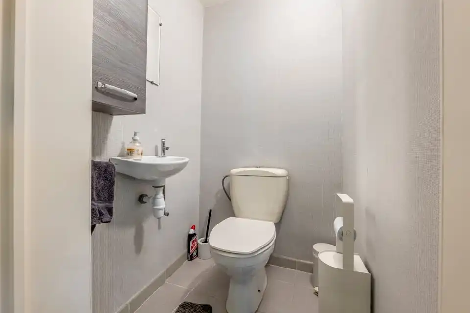 INSTAPKLARE HALFOPEN BEBOUWING MET ZONNEPANELEN EN TERRAS IN TONGEREN foto 11