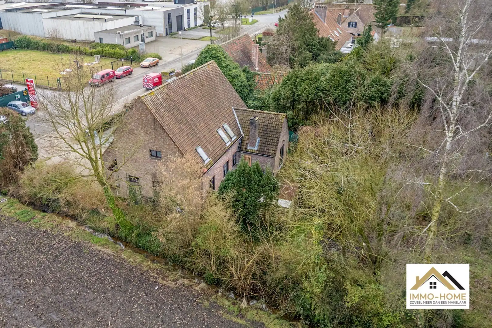 Halfopen bebouwing nabij centrum Lokeren foto 21