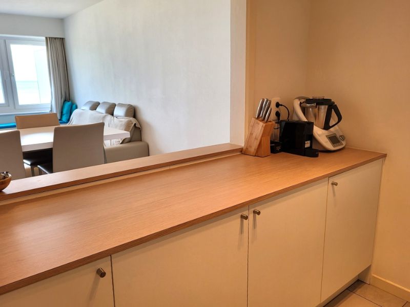 Gerenoveerd 2 slaapkamer appartement met panoramisch zeezicht te koop foto 4