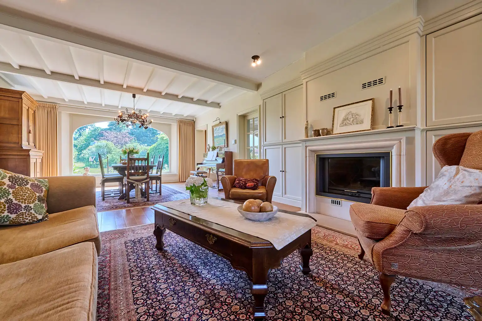 Exclusieve villa met bijgebouwen op 6.660m² grond foto 7