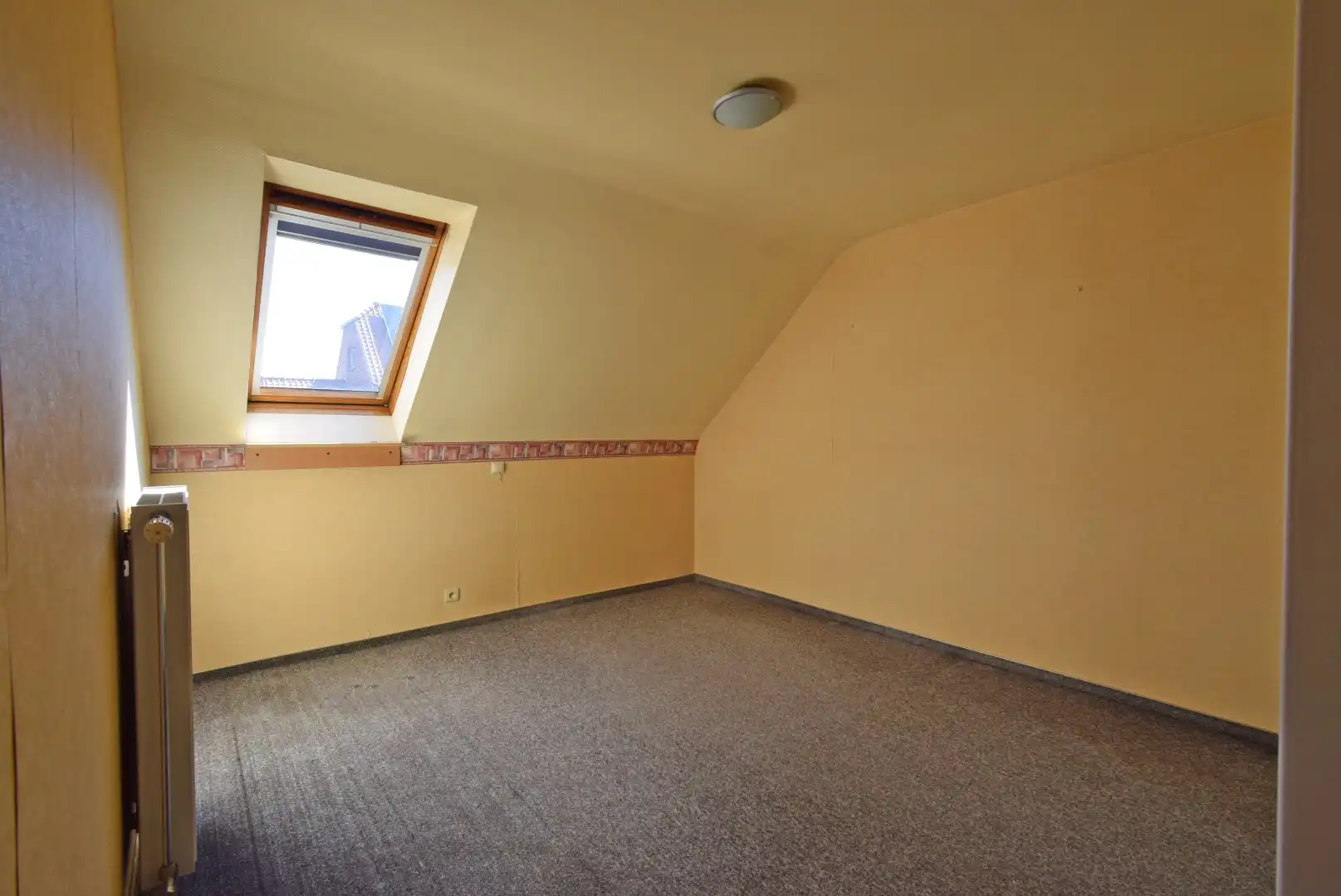 RUSTIG GELEGEN WONING MET TUIN EN GARAGE  foto 5