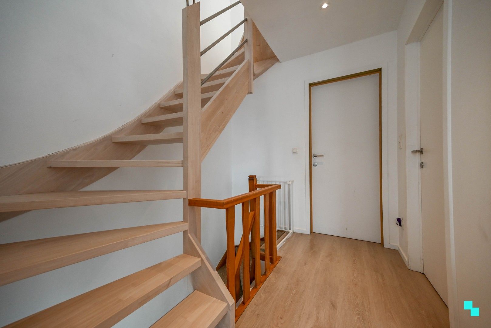 Recent gerenoveerde gezinswoning te Sint-Eloois-Winkel foto 21