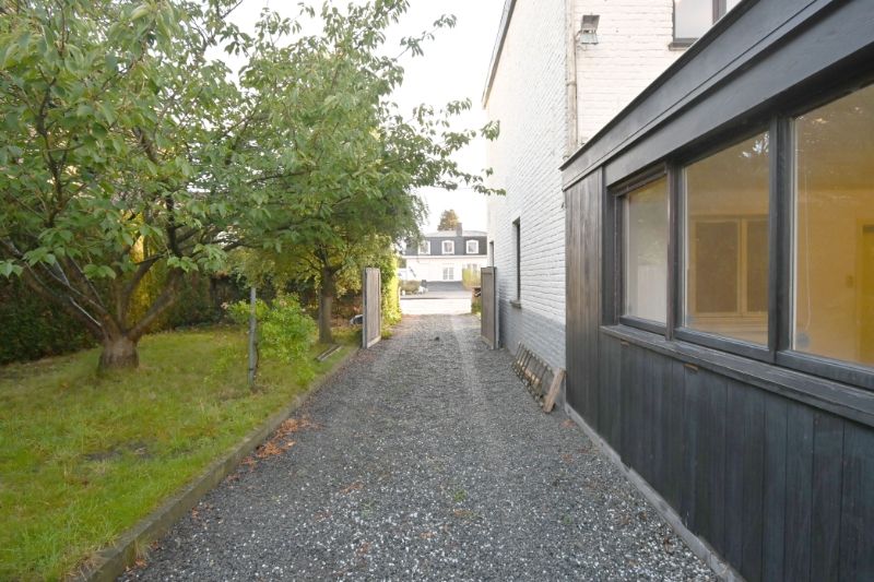 Exclusief te renoveren herenhuis met 5 slpks dit op toplocatie in het aangename Nazareth - De Pinte! foto 14