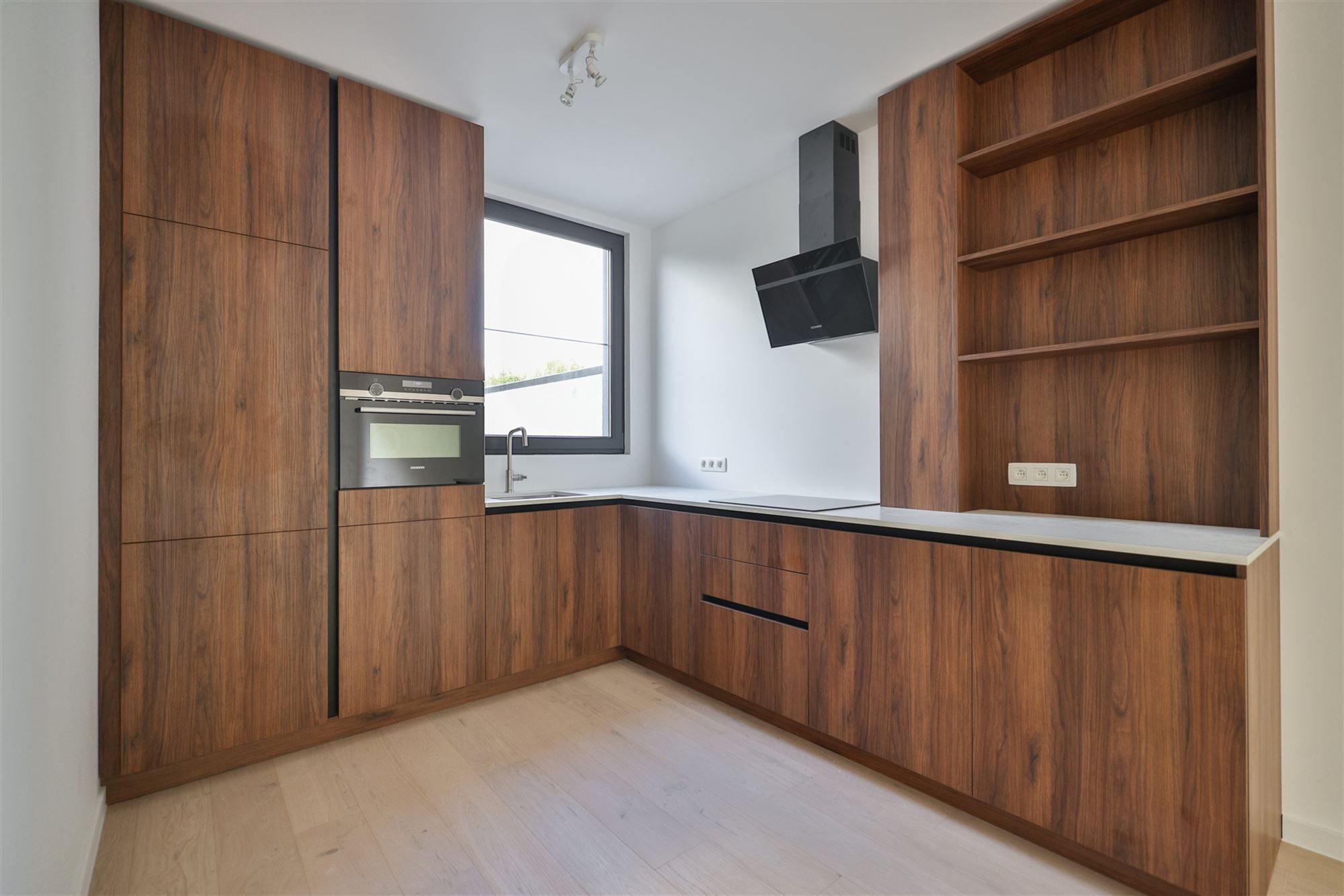 Knap volledig nieuw duplexappartement foto {{pictureIndex}}