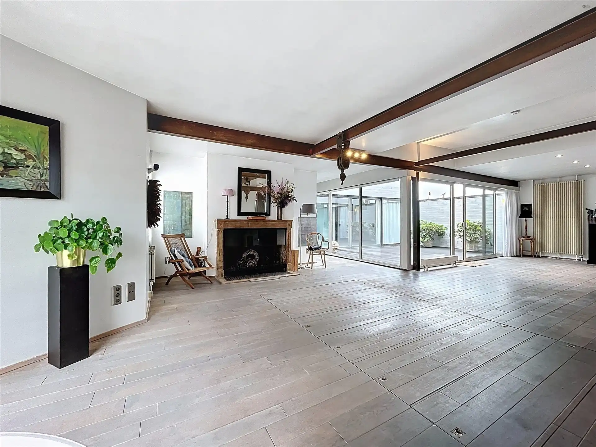 Hoofdfoto van de publicatie: Mooie loft met aangrenzend app en magazijn van 450 m² 