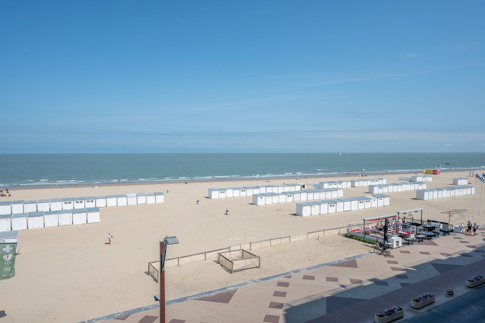 Prachtig appartement op de zeedijk in het Zoute met een gevelbreedte van 8 meter genietend van een panoramisch zeezicht foto 11