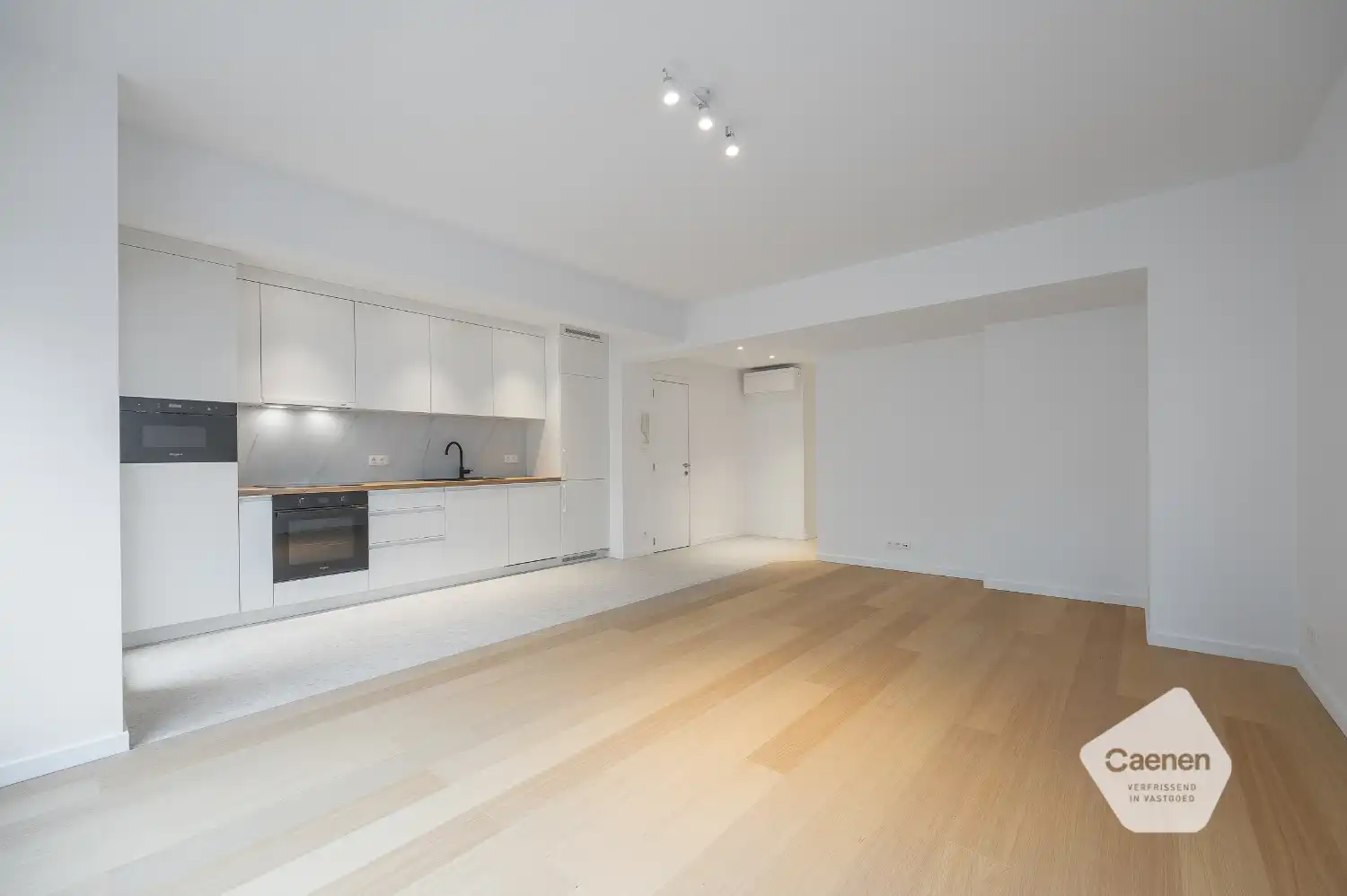 Gerenoveerd twee slaapkamer appartement in centrum Oostende! foto 5