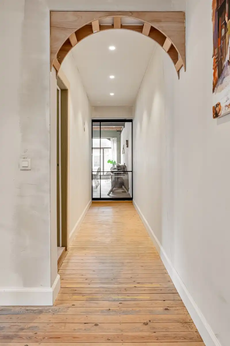 Karaktervolle interbellumwoning met loods nabij de Markt van Gavere foto 13