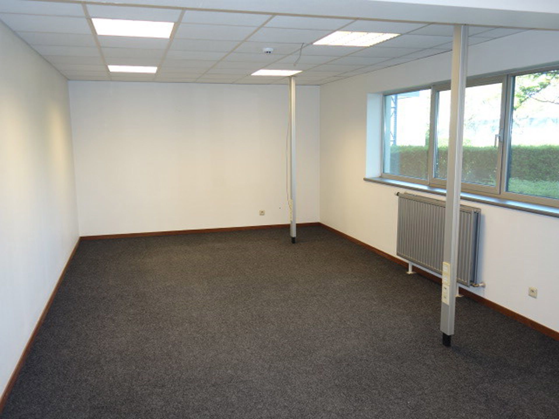 RUIME KANTOREN VLAKBIJ DE E313 foto 11