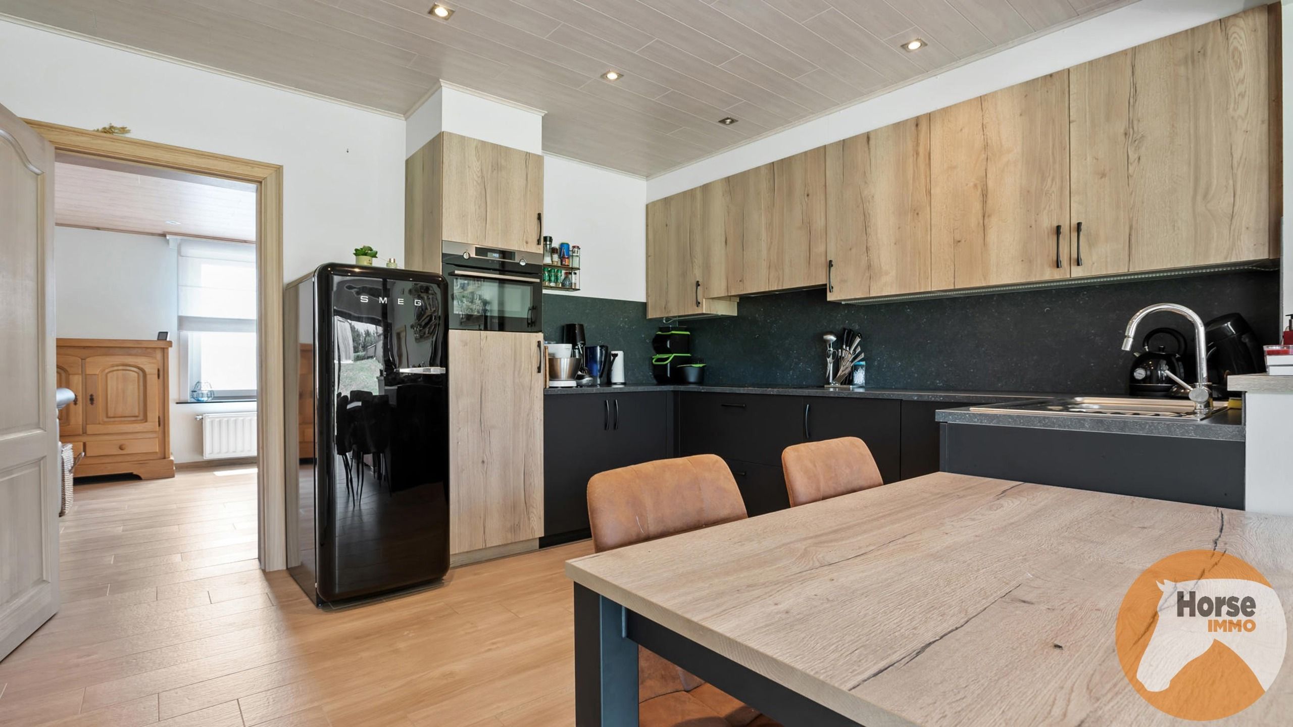 MOERBEKE - Instapklare woning met aanpalende weide en stallen foto 4