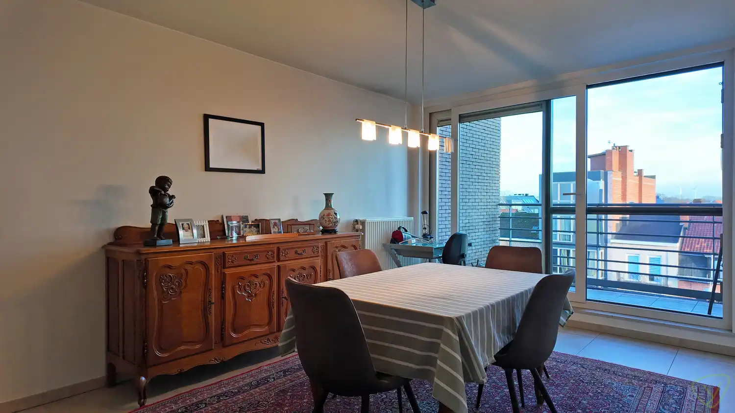 Lichtrijk appartement met panoramisch uitzicht op de Markt van Eeklo! foto 11