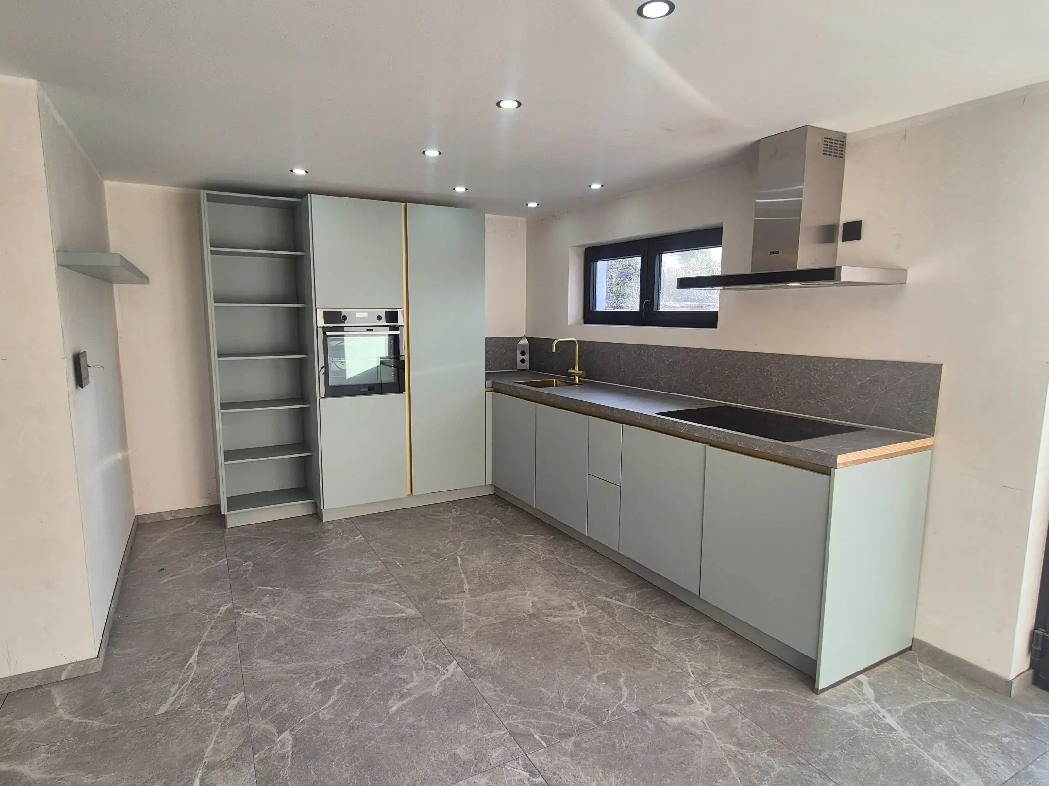 RUIME, VOLLEDIG GERENOVEERDE WONING – 5 SLAAPKAMERS – ENERGIELABEL B foto 10
