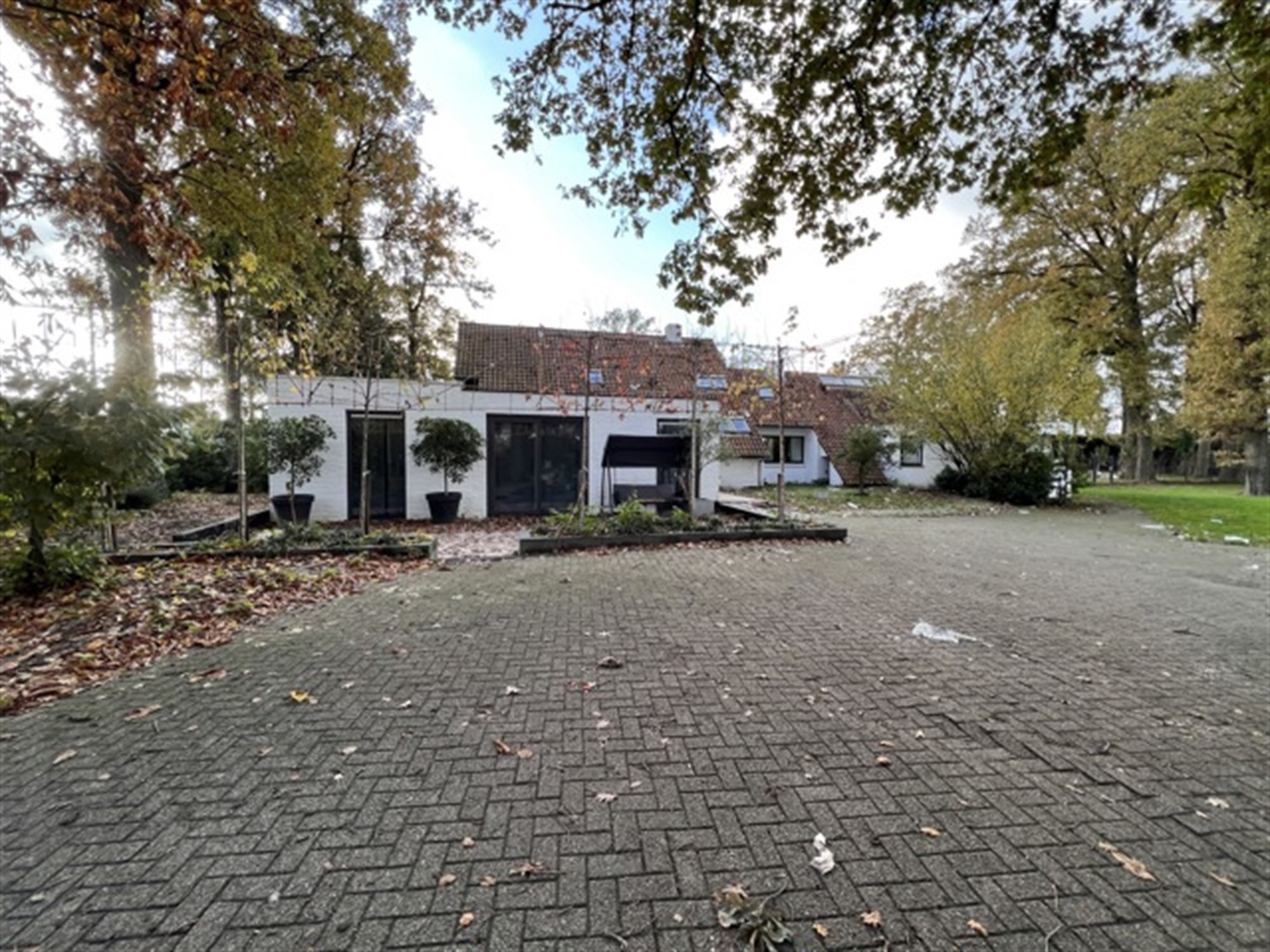 Hoofdfoto van de publicatie: Unieke villa gelegen op grote grond (5.361 m²)