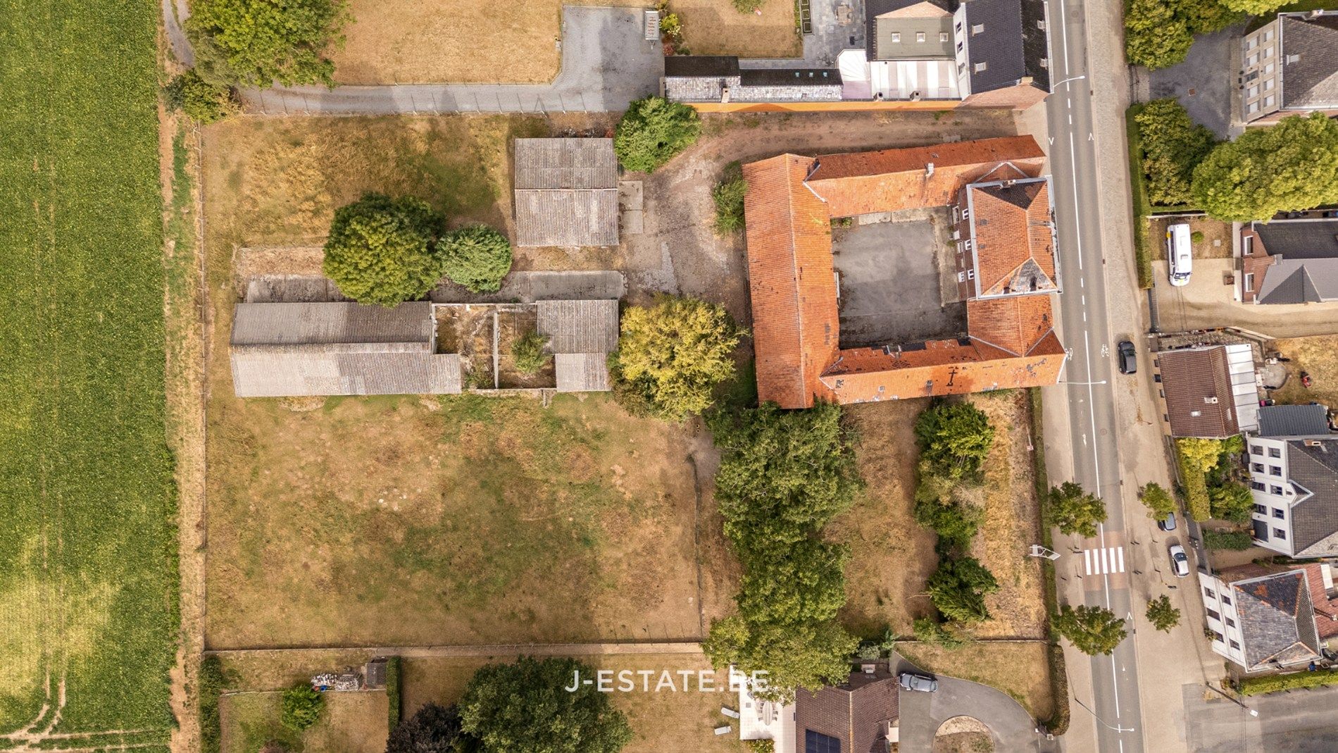 Authentieke vierkantshoeve met binnenplaats, bijgebouwen en prachtig uitzicht foto 24