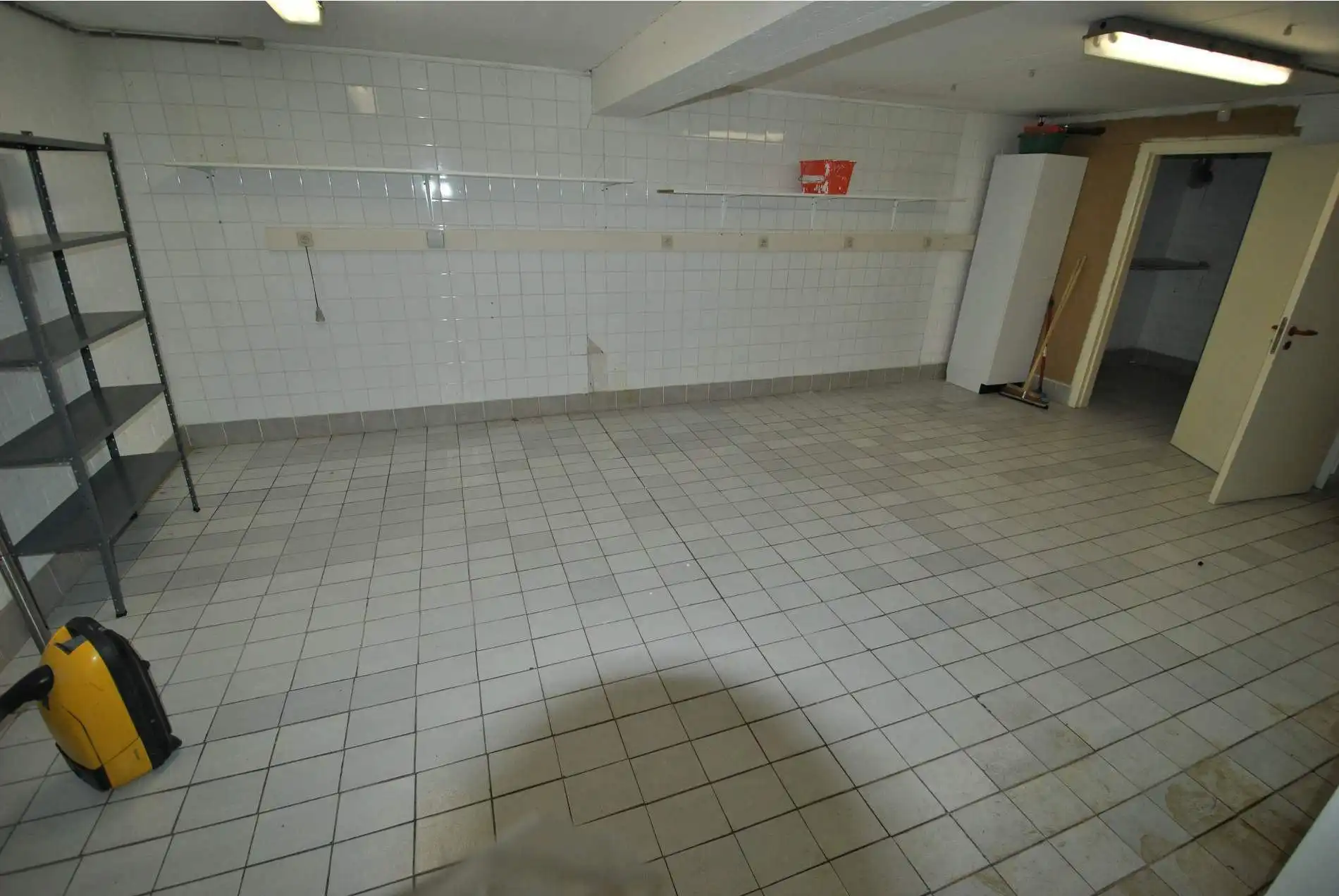 Handelspand gelegen in een zijstraat van de zeedijk ter hoogte van het Driehoekplein. foto 11