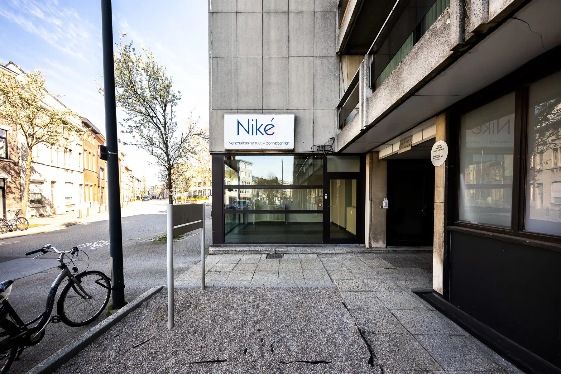 Instapklaar en ruim handelspand op centrale locatie foto 2