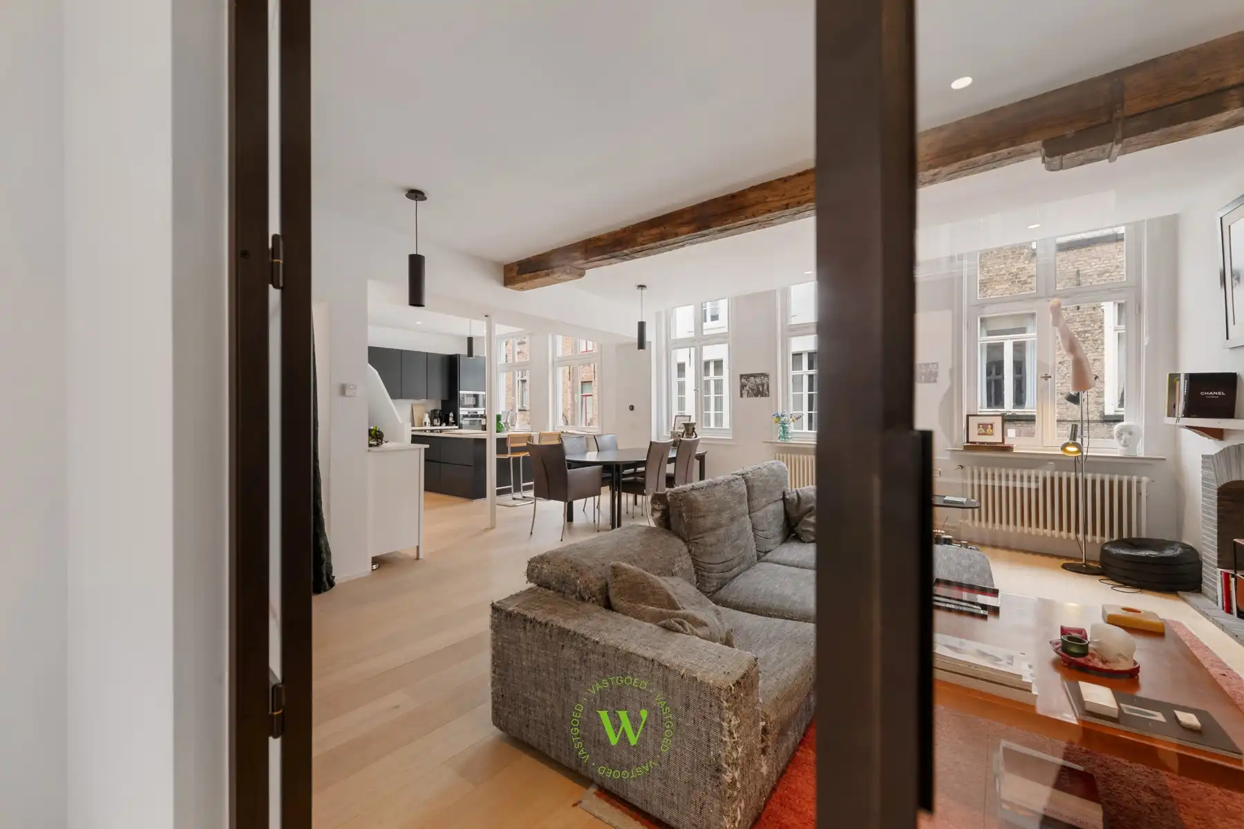 Karaktervolle bel-étagewoning op een toplocatie in Brugge. foto 11