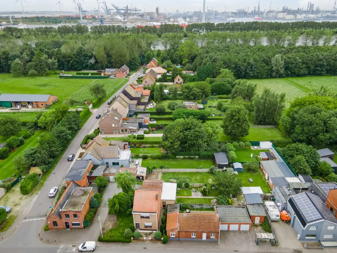 Centraal gelegen bouwgrond van 600m² in centrum van Zandvliet foto 6