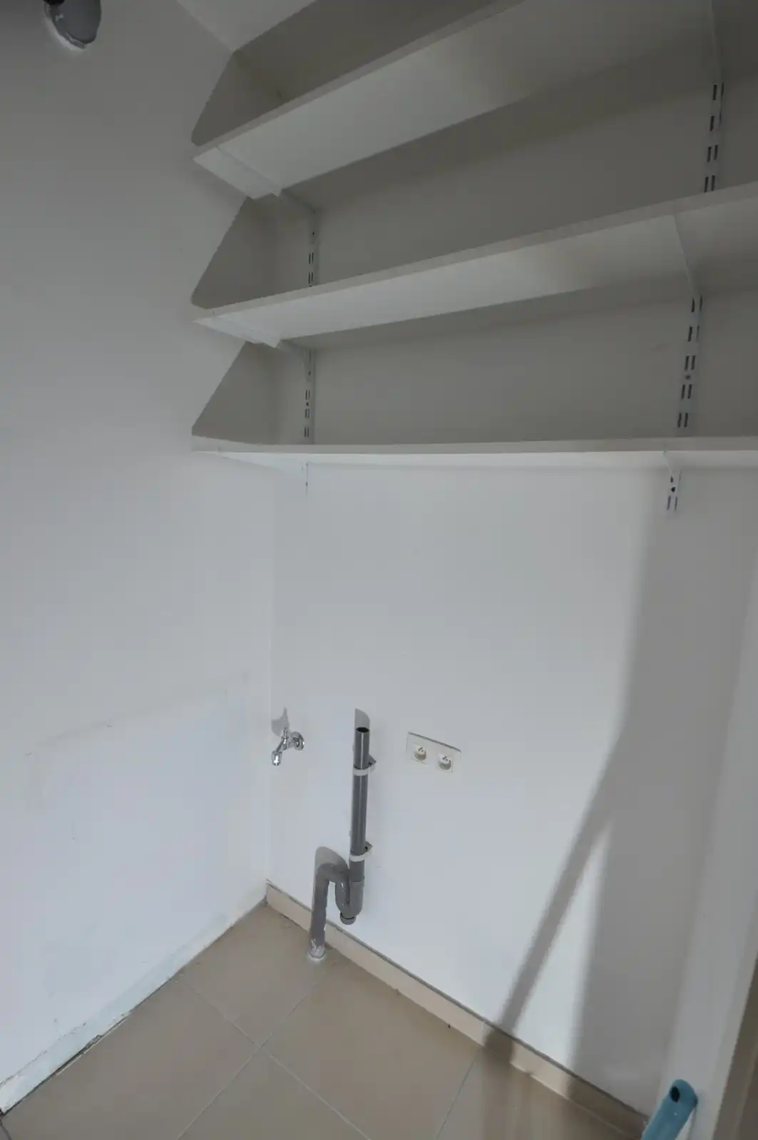 Instapklaar recent appartement met terras op een  centrale ligging foto 20