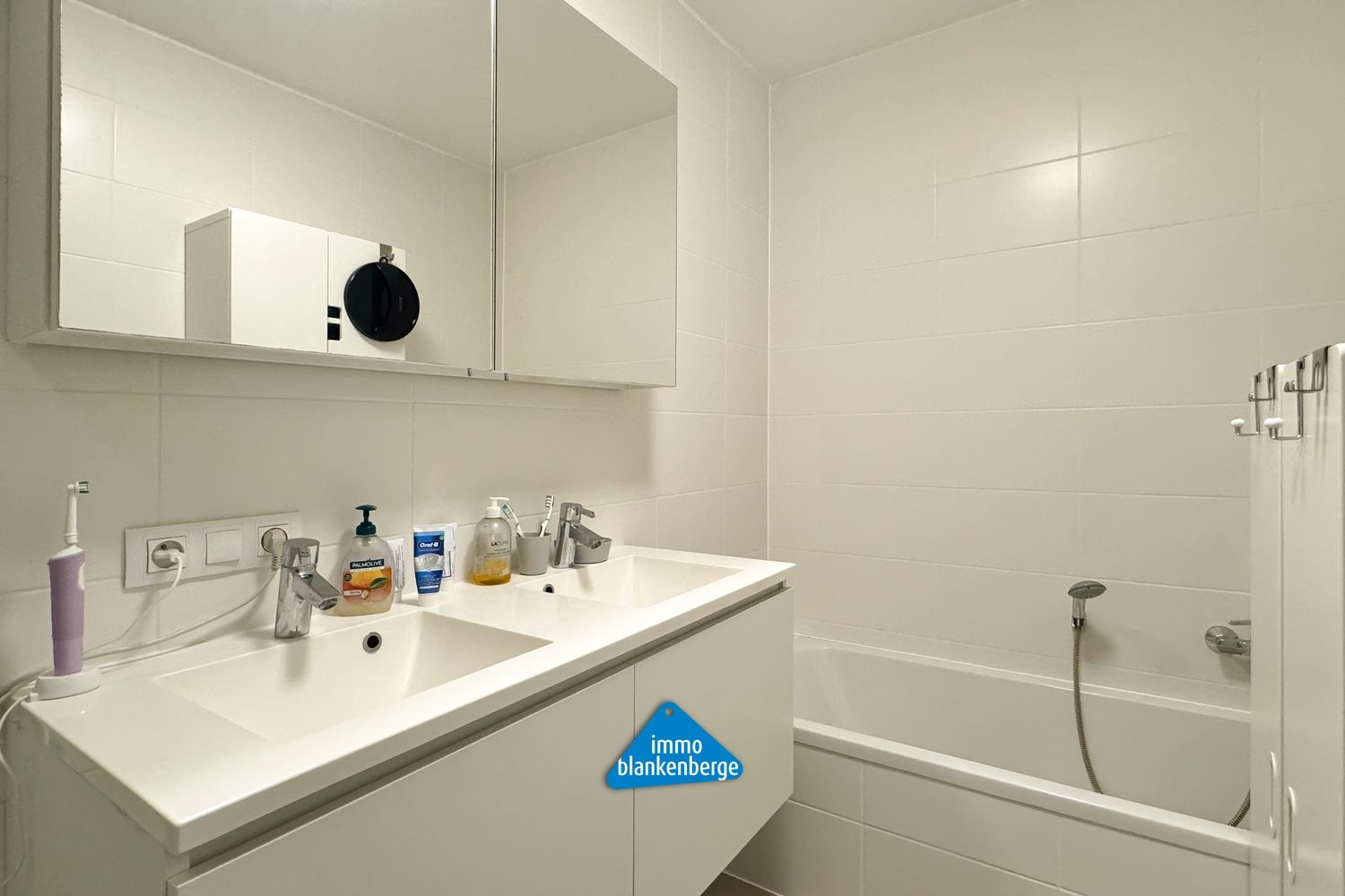 Ruim en modern appartement met twee slaapkamers foto 10