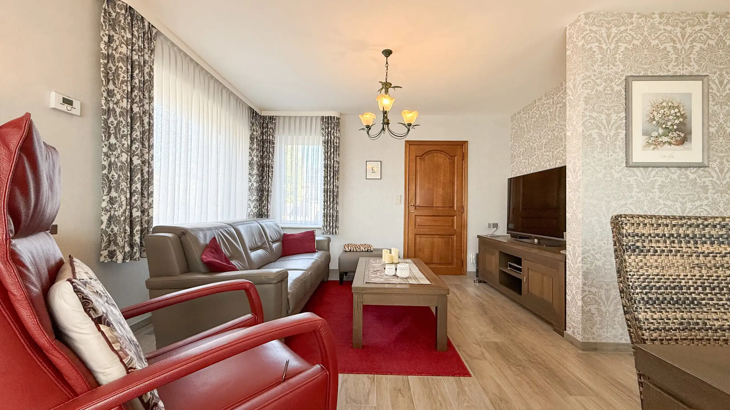 Instapklare woning met 3slpks, tuin, airco en zonnepanelen! foto 6