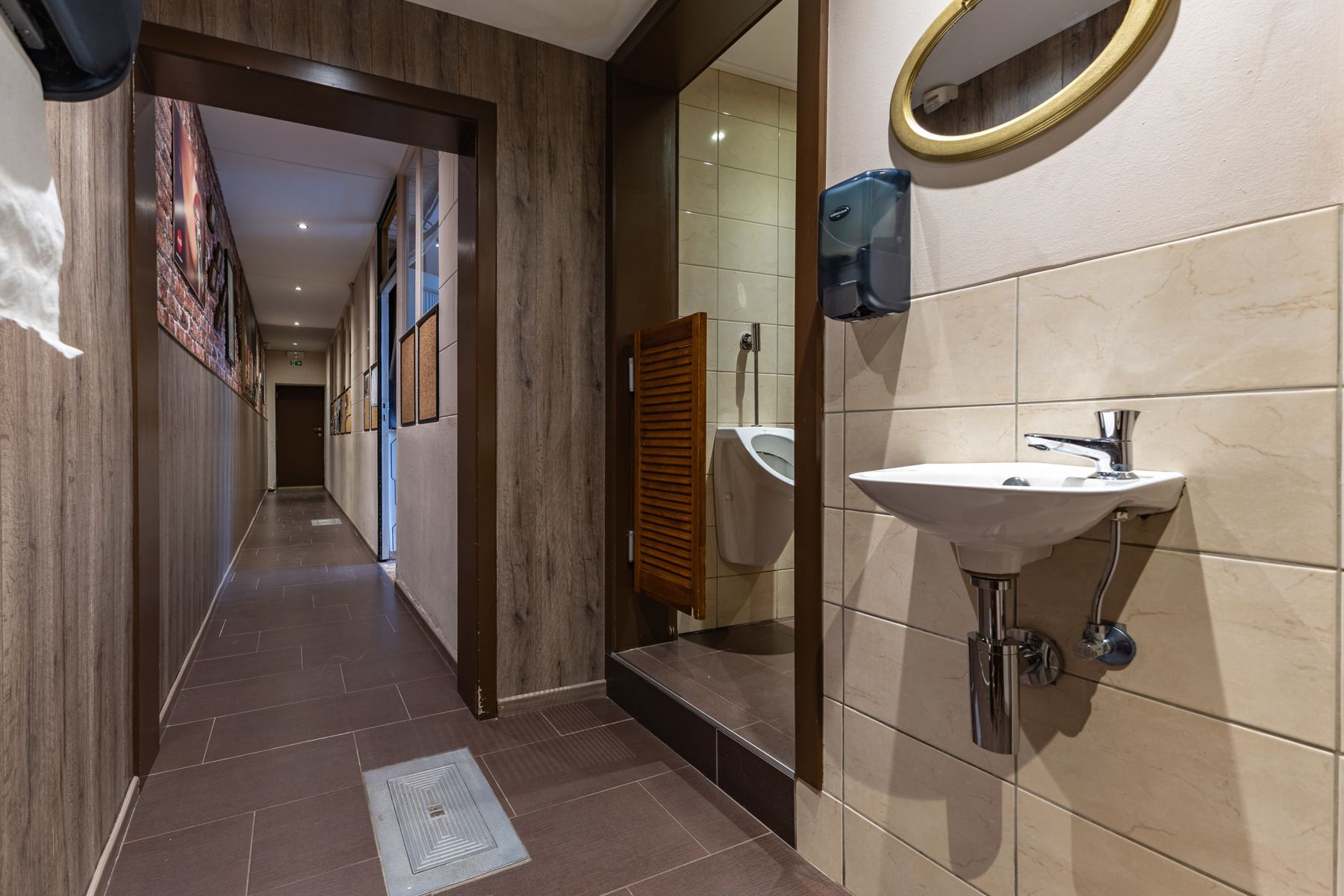 Gunstig gelegen handelswoning met ruim terras foto 13