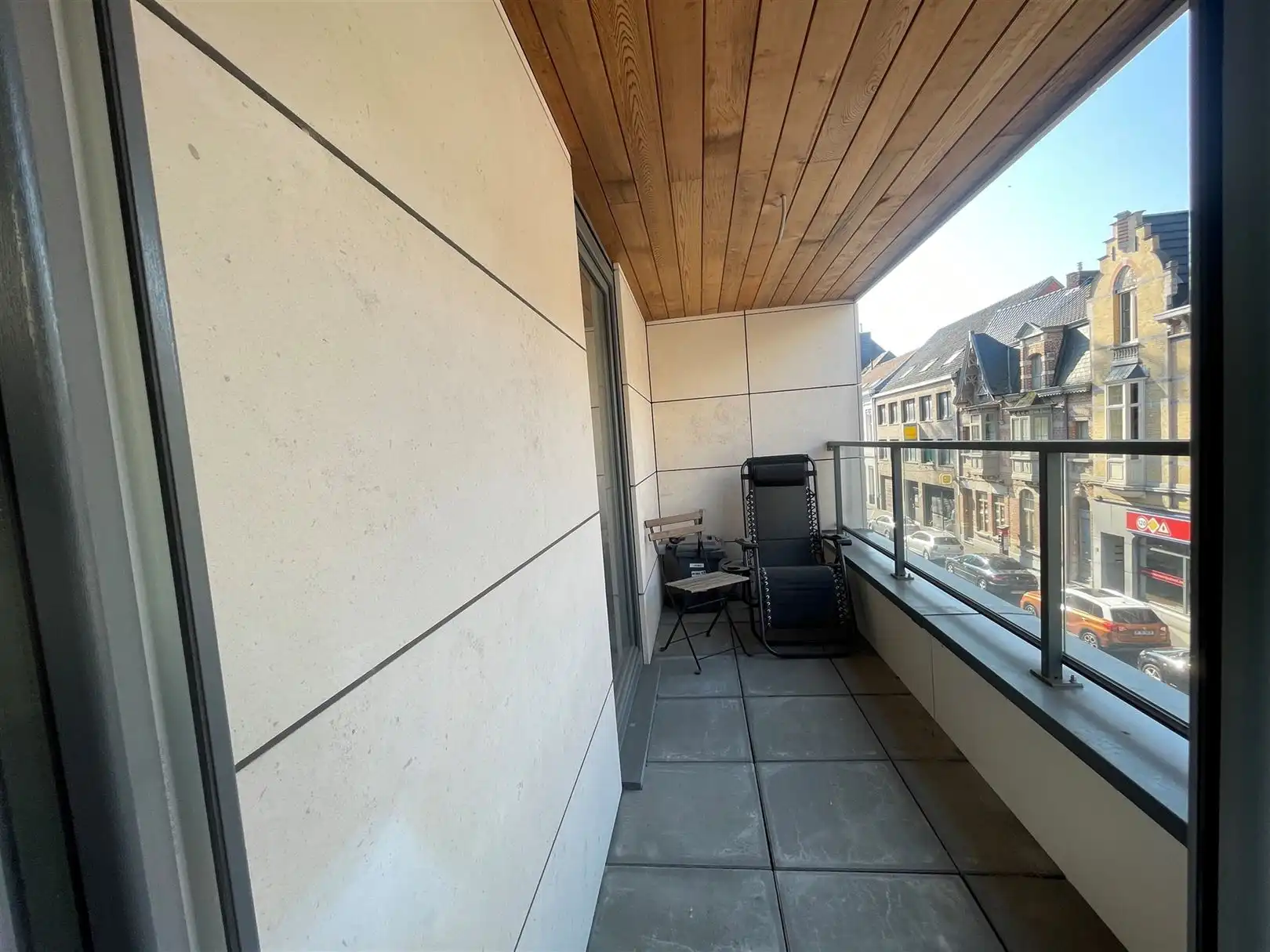 Centraal  gelegen appartement met autostaanplaats foto 25