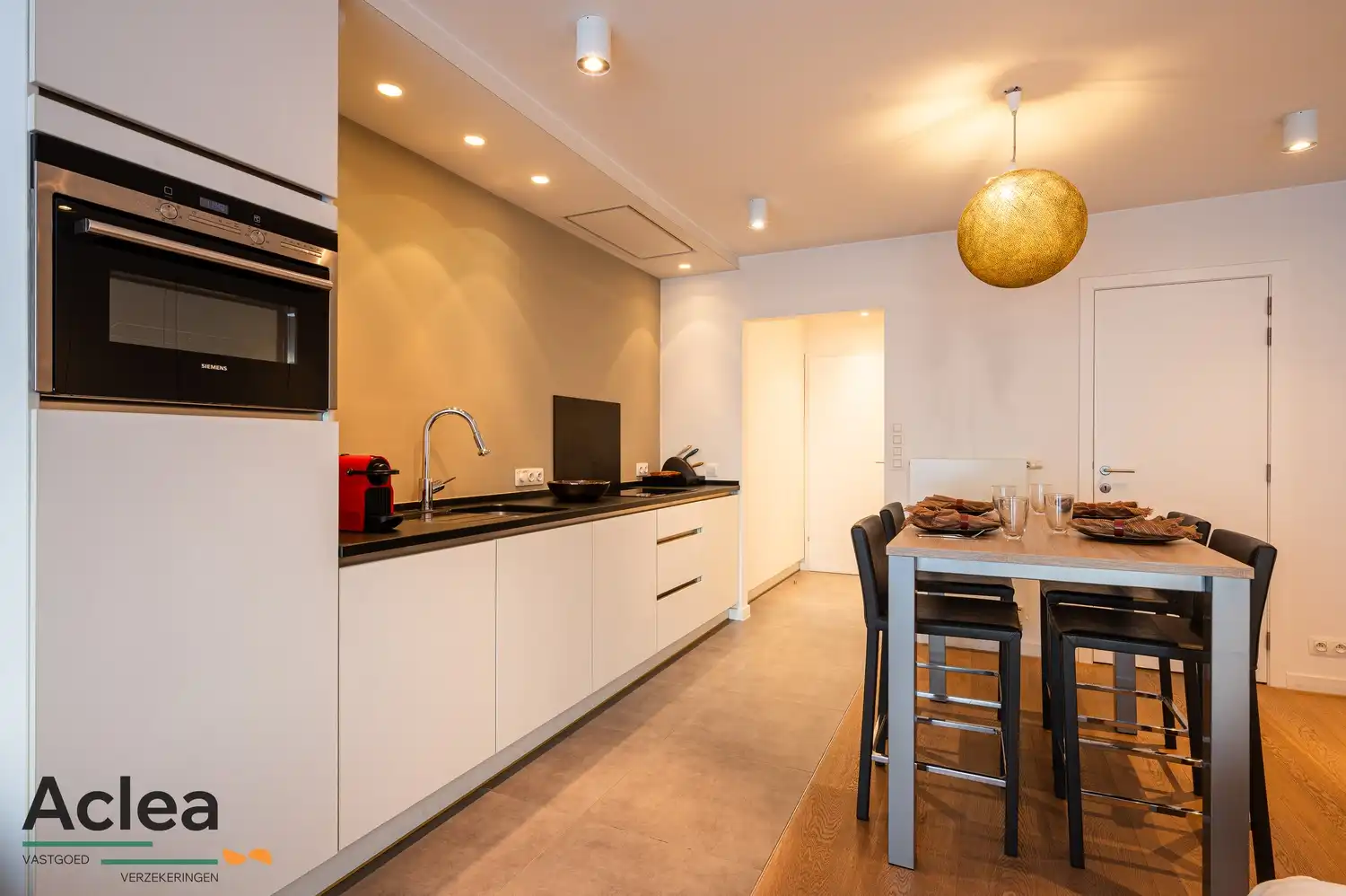 Smaakvol ingerichte studio in de Lippenslaan! foto 11