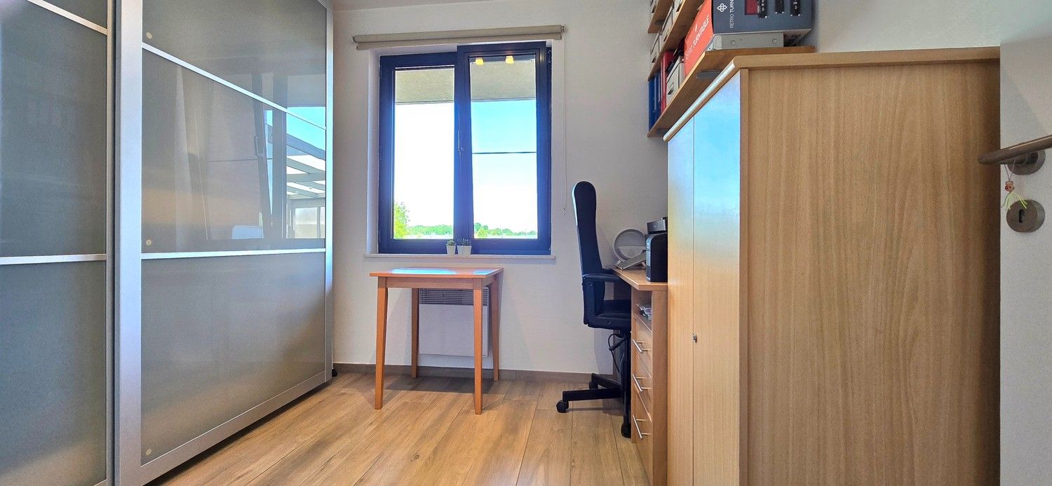 TE KOOP : instapklaar appartement op centrale ligging met 2 slaapkamers en 2 terrassen foto 15