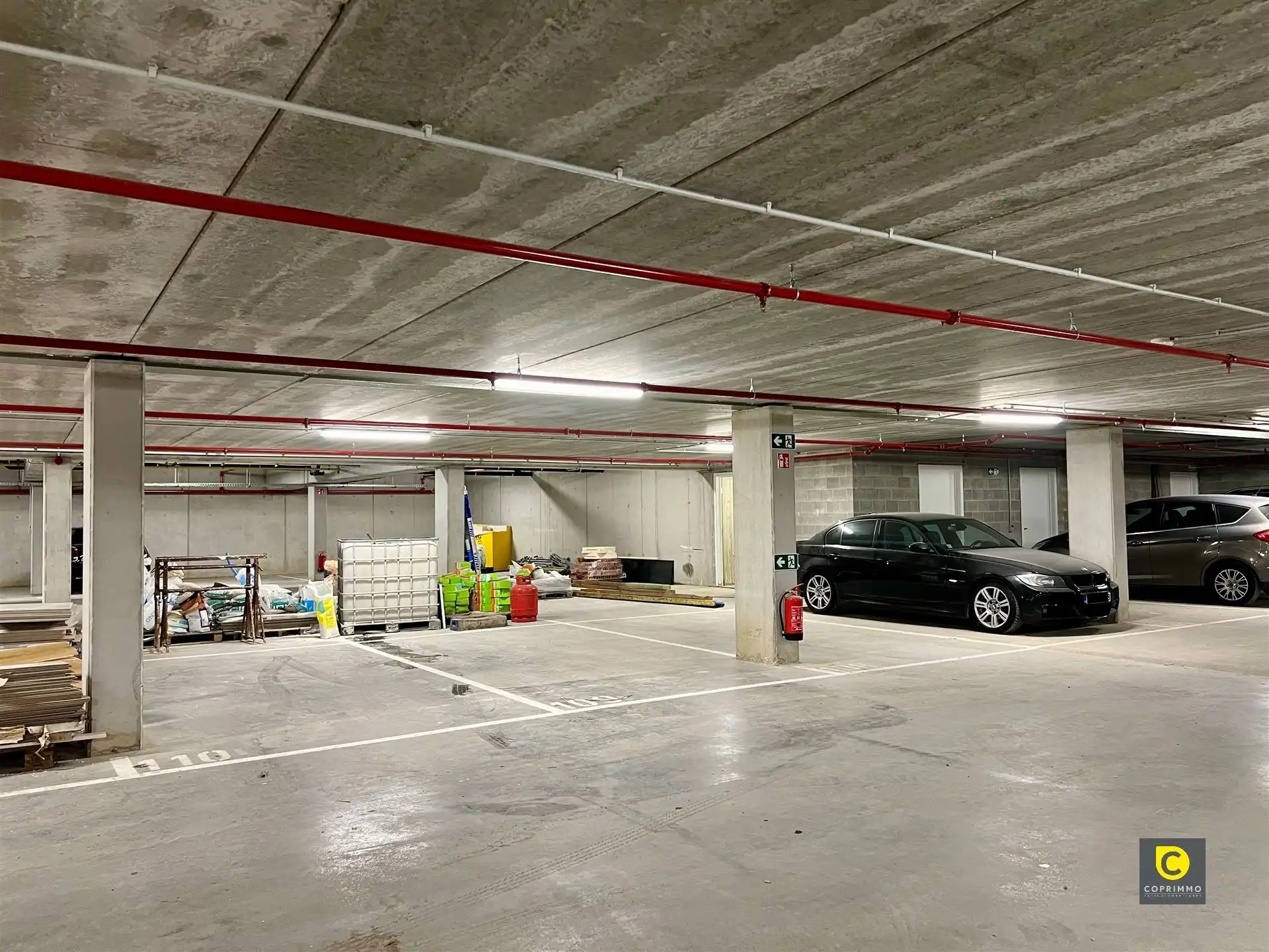 Ondergrondse autostaanplaatsen op centrale locatie! foto 2