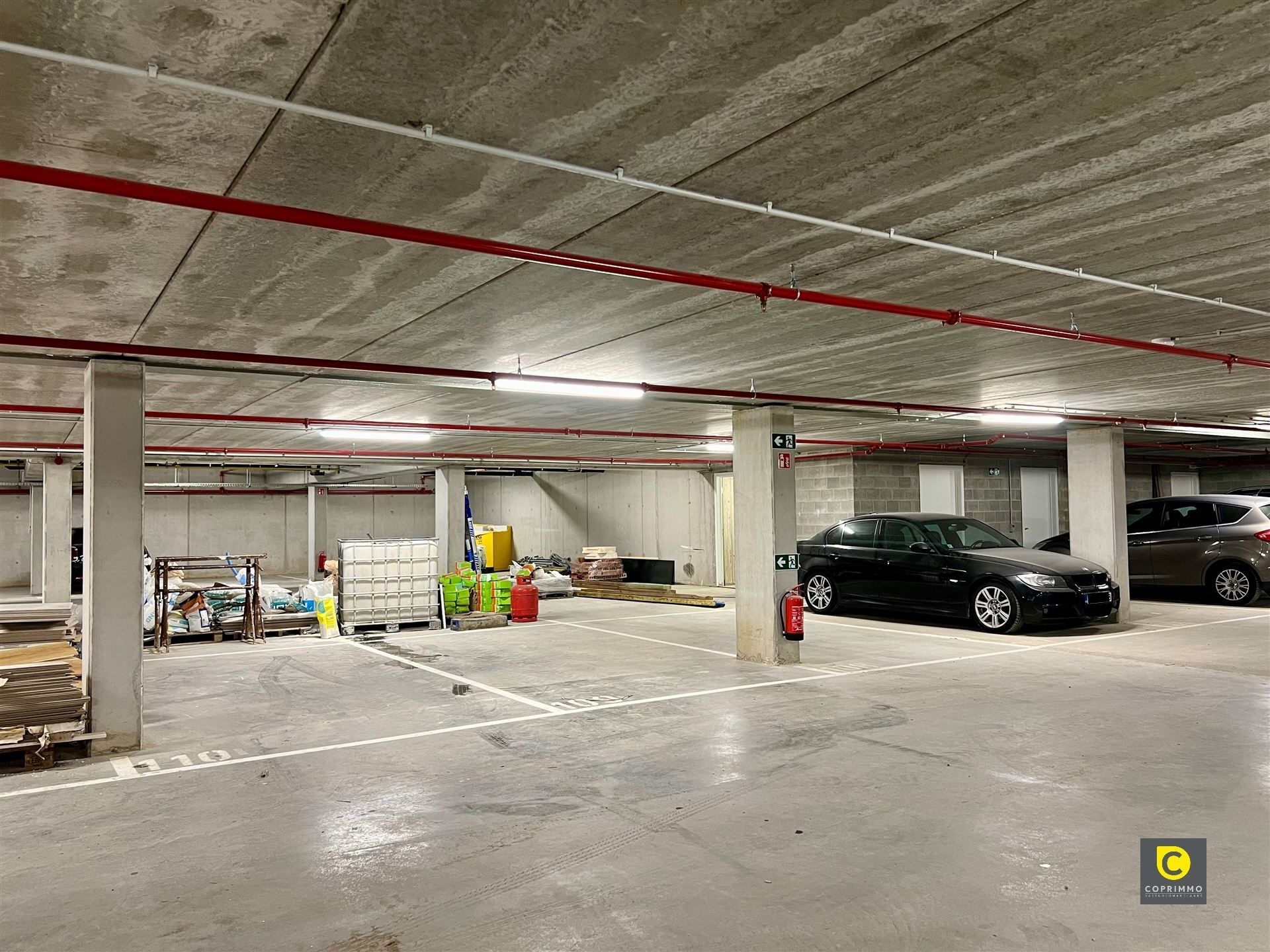 Ondergrondse autostaanplaatsen op centrale locatie! foto 2