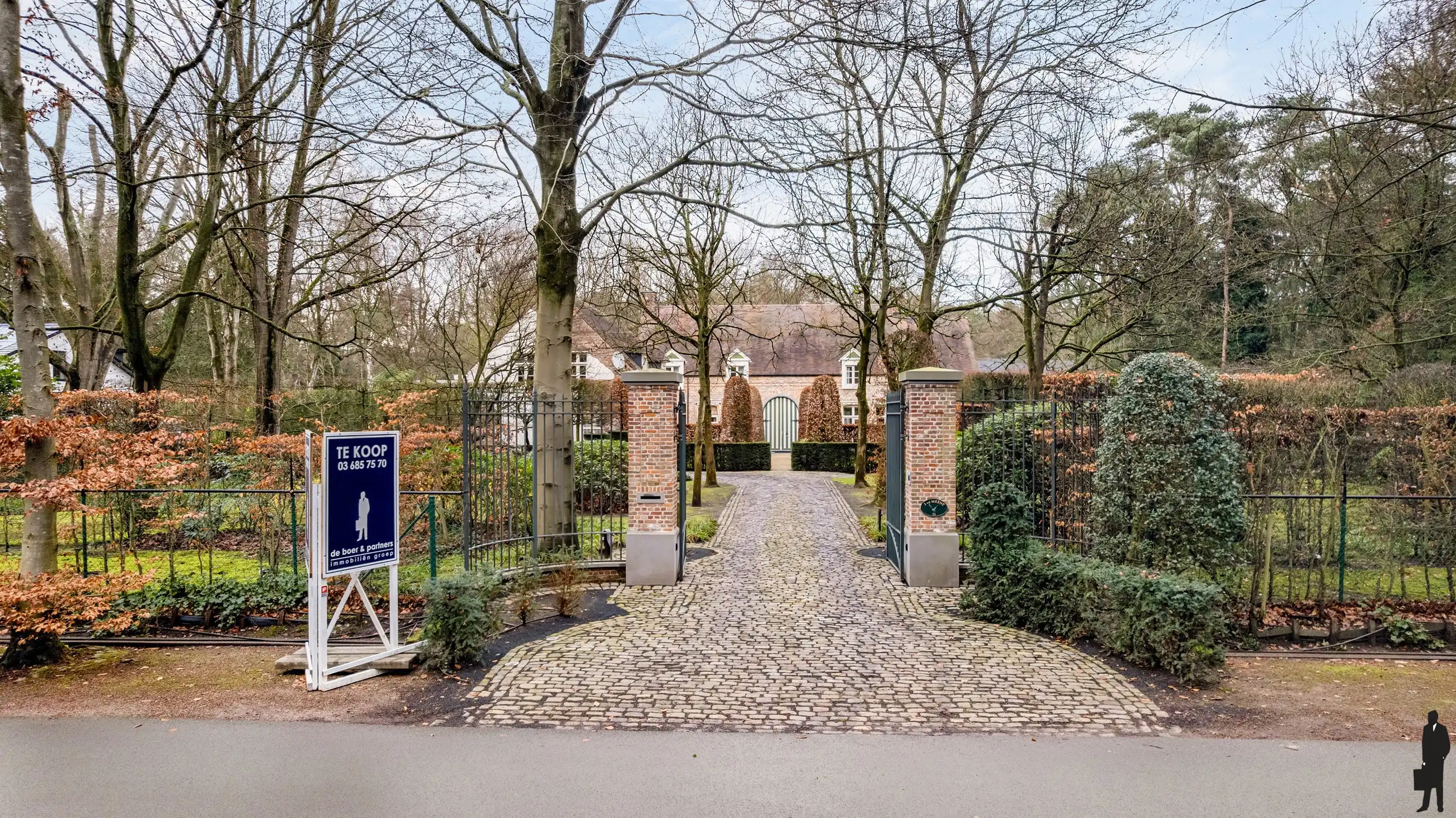 Op absolute toplocatie gelegen villa! foto 32