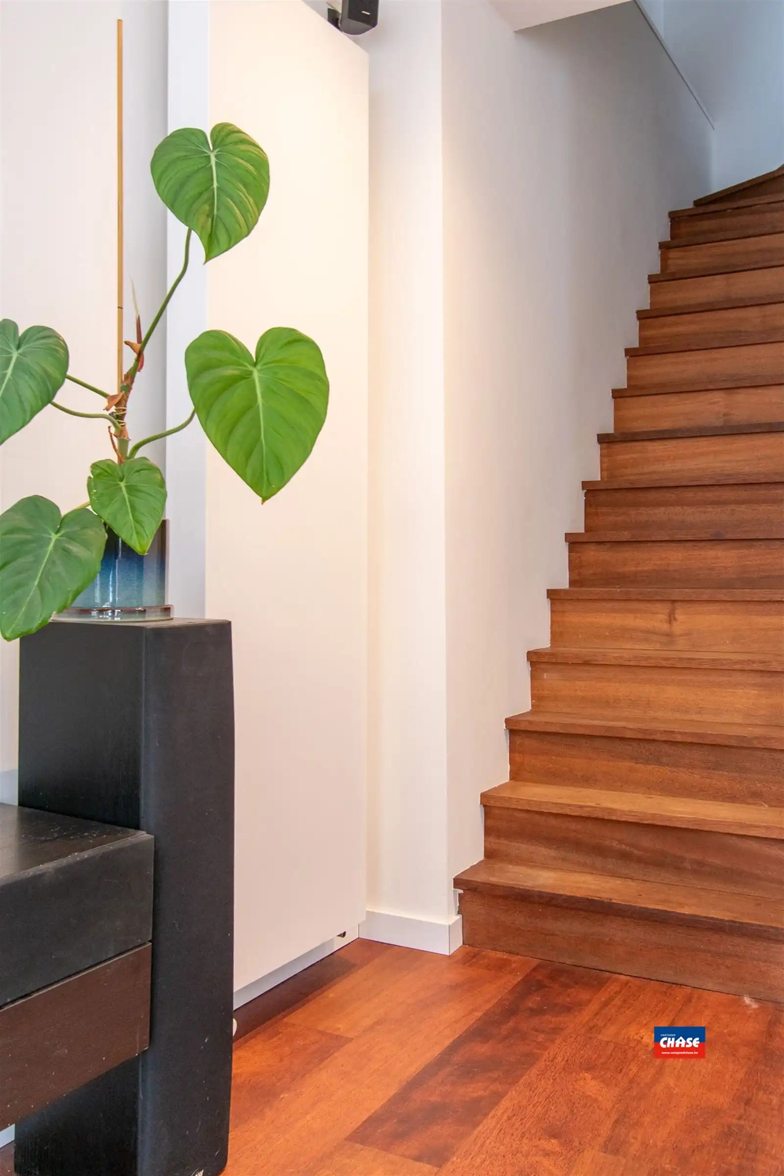 Ruime woning met 2 slpks, garage en tuin  foto 12