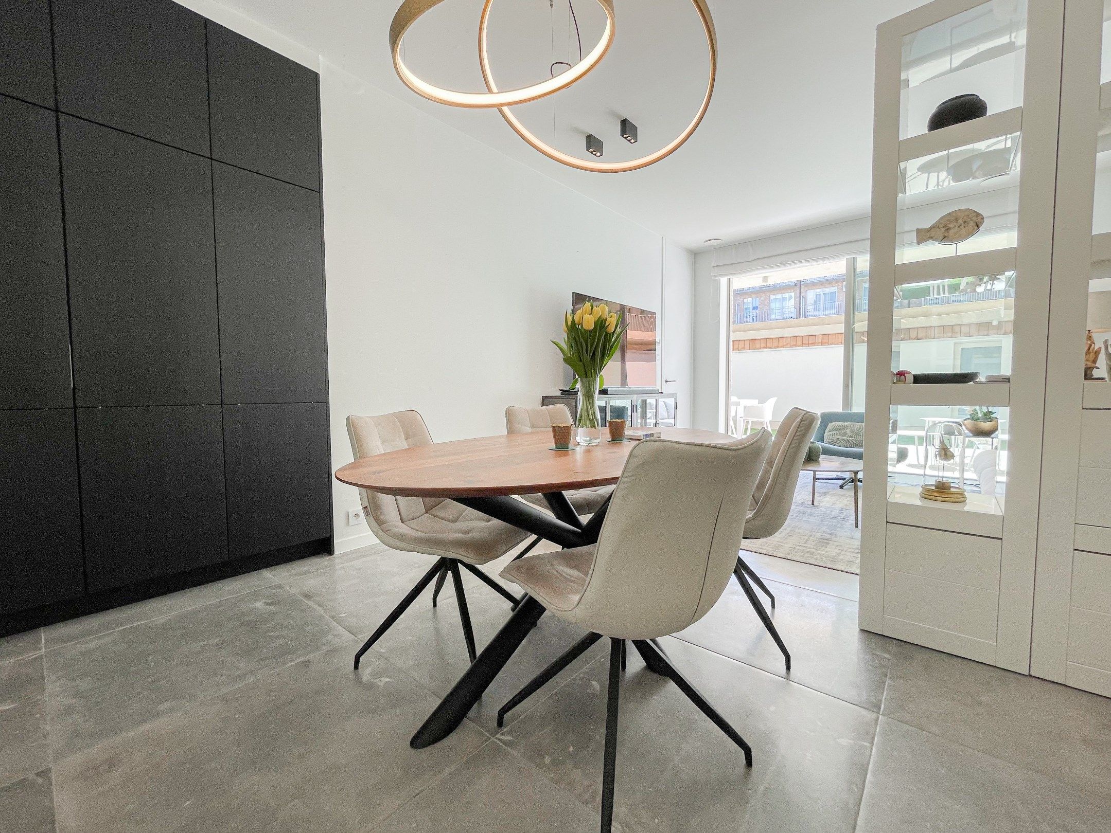 Subliem, luxueus tuinappartement met dubbele garage, rustig gelegen in een standingvolle residentie. foto 7